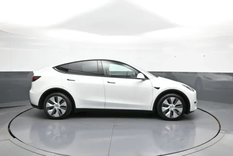 More photos of 2024 Tesla Model Y Long Range at Plaza Honda, NY