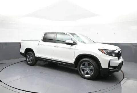More photos of 2023 Honda Ridgeline RTL at Plaza Honda, NY