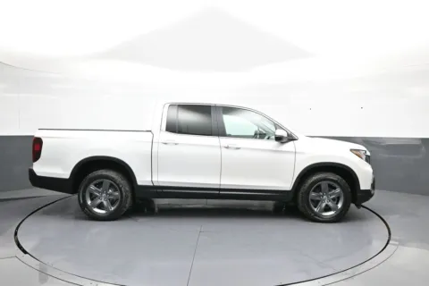More photos of 2023 Honda Ridgeline RTL at Plaza Honda, NY