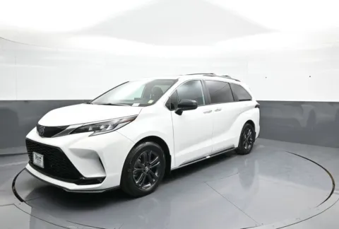 White 2024 Toyota Sienna XSE for sale in Brooklyn, NY