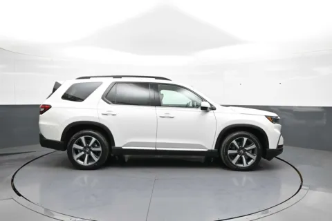 More photos of 2024 Honda Pilot Touring at Plaza Honda, NY