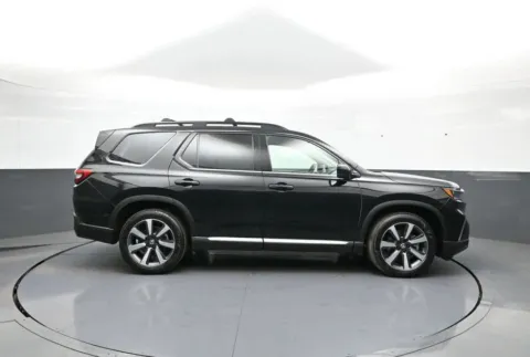 More photos of 2025 Honda Pilot Touring at Plaza Honda, NY