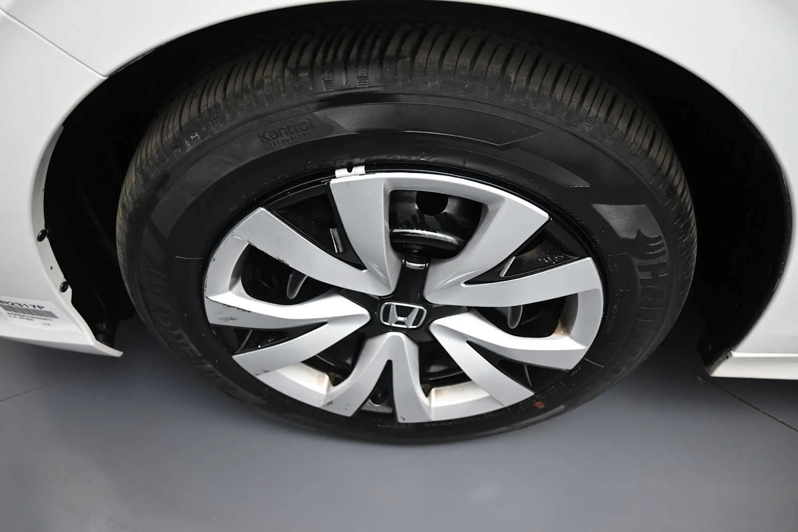 2025 Honda Civic LX - Photo 14