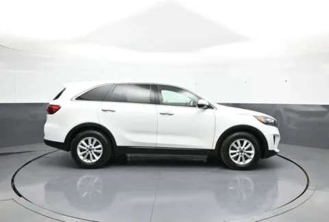 More photos of 2020 Kia Sorento LX V6 at Plaza Honda, NY