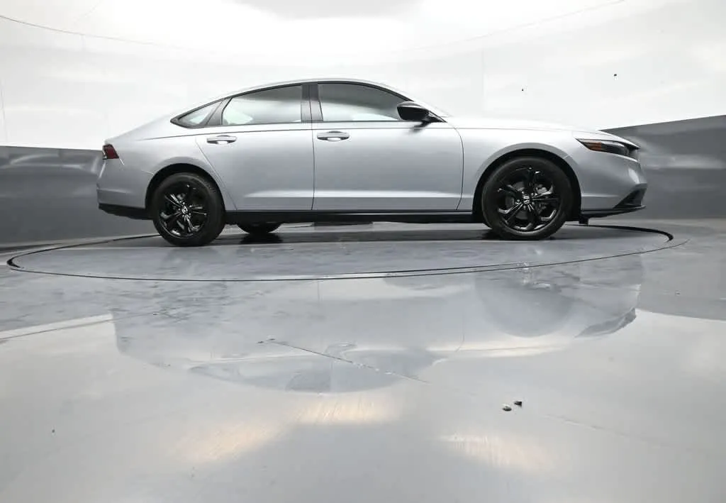 2025 Honda Accord SE - Photo 34