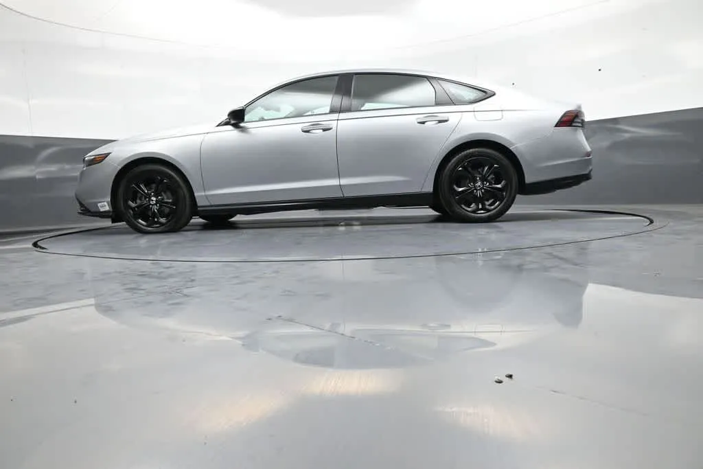 2025 Honda Accord SE - Photo 41