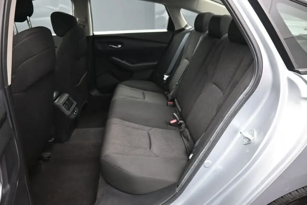 2025 Honda Accord SE - Photo 25
