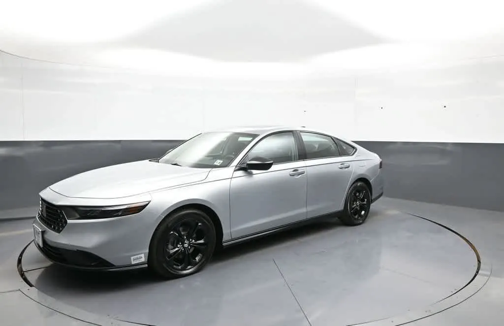 2025 Honda Accord SE - Photo 12