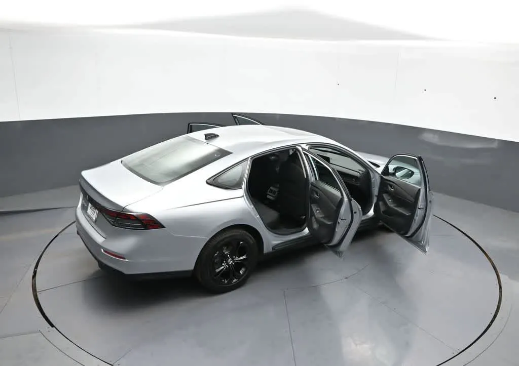 2025 Honda Accord SE - Photo 54