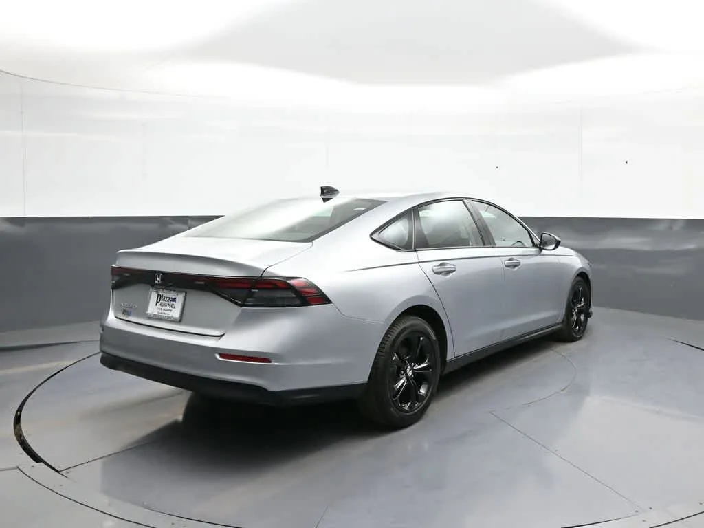 2025 Honda Accord SE - Photo 6