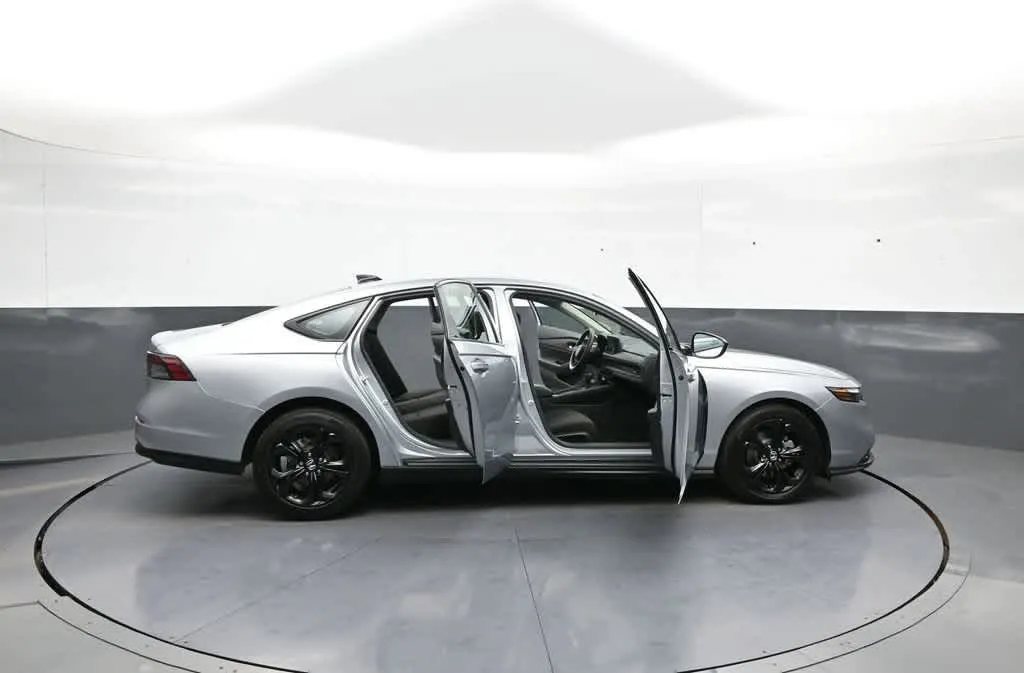 2025 Honda Accord SE - Photo 51