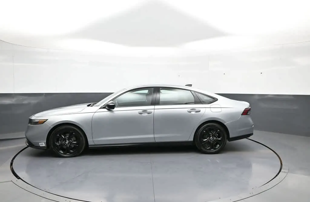 2025 Honda Accord SE - Photo 10