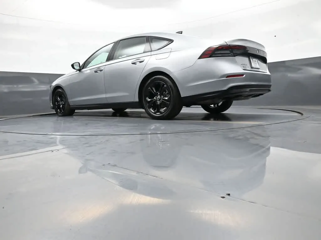 2025 Honda Accord SE - Photo 39