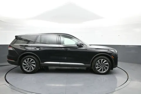 More photos of 2026 Lincoln Aviator Premiere at Plaza Honda, NY