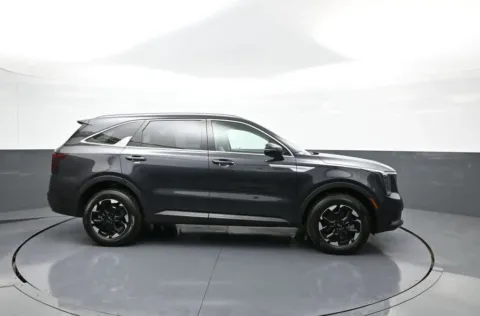More photos of 2025 Kia Sorento S at Plaza Honda, NY
