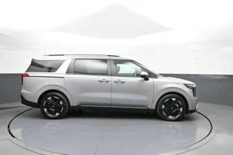 More photos of 2025 Kia Carnival EX at Plaza Honda, NY