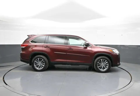More photos of 2019 Toyota Highlander XLE at Plaza Honda, NY