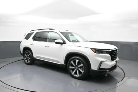 Another view of 2023 Honda Pilot Elite for sale in Brooklyn, NY at Plaza Honda