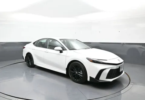 More photos of 2025 Toyota Camry SE at Plaza Honda, NY