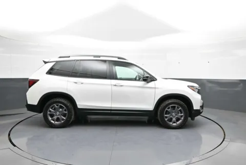 More photos of 2024 Honda Passport TrailSport at Plaza Honda, NY