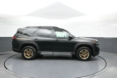 More photos of 2024 Honda Pilot TrailSport at Plaza Honda, NY