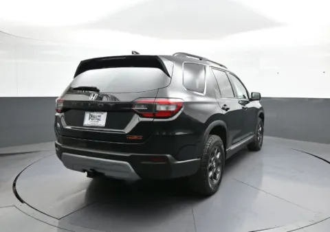 More photos of 2024 Honda Pilot TrailSport at Plaza Honda, NY