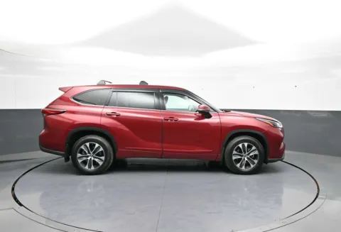 More photos of 2022 Toyota Highlander XLE at Plaza Honda, NY