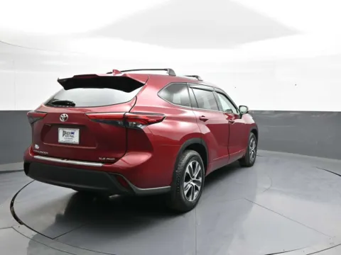 More photos of 2022 Toyota Highlander XLE at Plaza Honda, NY