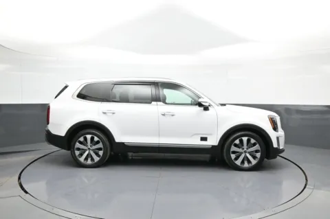 More photos of 2022 Kia Telluride S at Acura of Brooklyn, NY