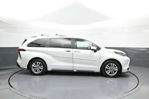 More photos of 2025 Toyota Sienna Limited at Acura of Brooklyn, NY