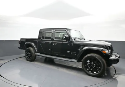 More photos of 2022 Jeep Gladiator Overland at Acura of Brooklyn, NY
