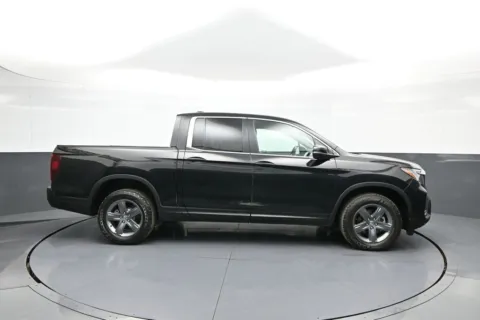 More photos of 2023 Honda Ridgeline RTL at Acura of Brooklyn, NY
