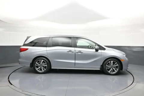 More photos of 2023 Honda Odyssey Touring at Acura of Brooklyn, NY