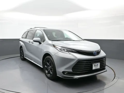Another view of 2025 Toyota Sienna Woodland Edition for sale in Brooklyn, NY at Acura of Brooklyn