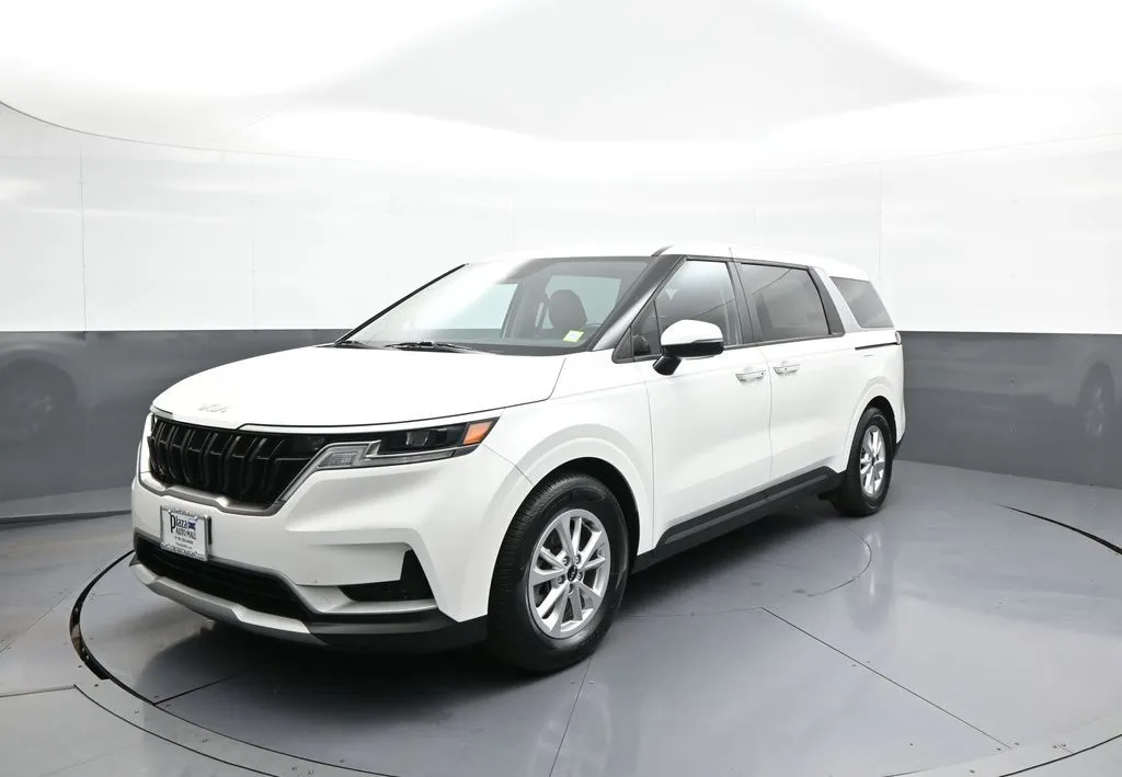 White 2024 Kia Carnival LX for sale in Brooklyn, NY