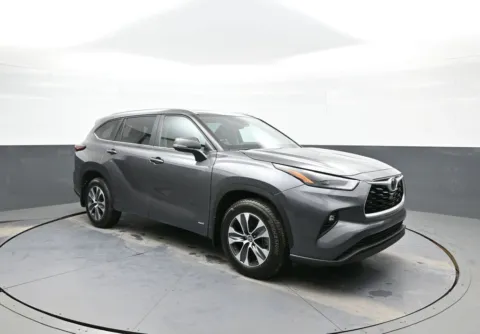 More photos of 2025 Toyota Highlander Hybrid XLE at Acura of Brooklyn, NY
