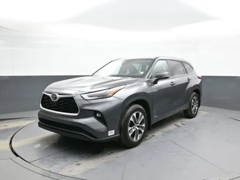 Gray 2025 Toyota Highlander Hybrid XLE for sale in Brooklyn, NY