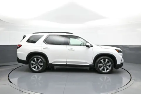 More photos of 2024 Honda Pilot Elite at Acura of Brooklyn, NY