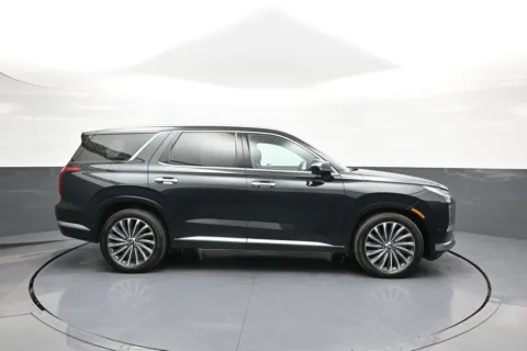 More photos of 2025 Hyundai Palisade Calligraphy at Acura of Brooklyn, NY