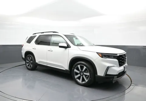 More photos of 2024 Honda Pilot Touring at Acura of Brooklyn, NY