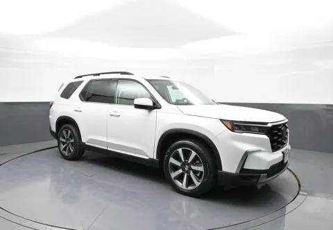More photos of 2024 Honda Pilot Touring at Acura of Brooklyn, NY