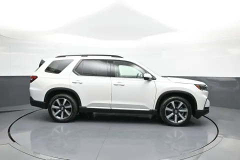 More photos of 2024 Honda Pilot Touring at Acura of Brooklyn, NY