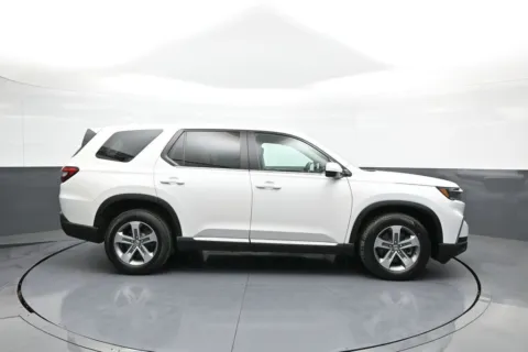 More photos of 2023 Honda Pilot EX-L at Acura of Brooklyn, NY