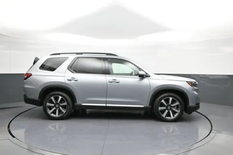 More photos of 2024 Honda Pilot Touring at Acura of Brooklyn, NY