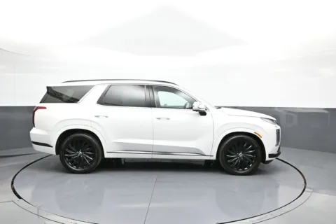 More photos of 2025 Hyundai Palisade Calligraphy Night Edition at Acura of Brooklyn, NY
