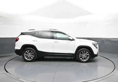 More photos of 2022 GMC Terrain SLT at Acura of Brooklyn, NY