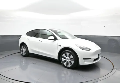 More photos of 2024 Tesla Model Y Long Range at Acura of Brooklyn, NY