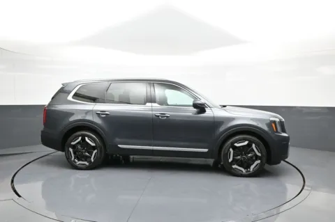 More photos of 2023 Kia Telluride S at Acura of Brooklyn, NY