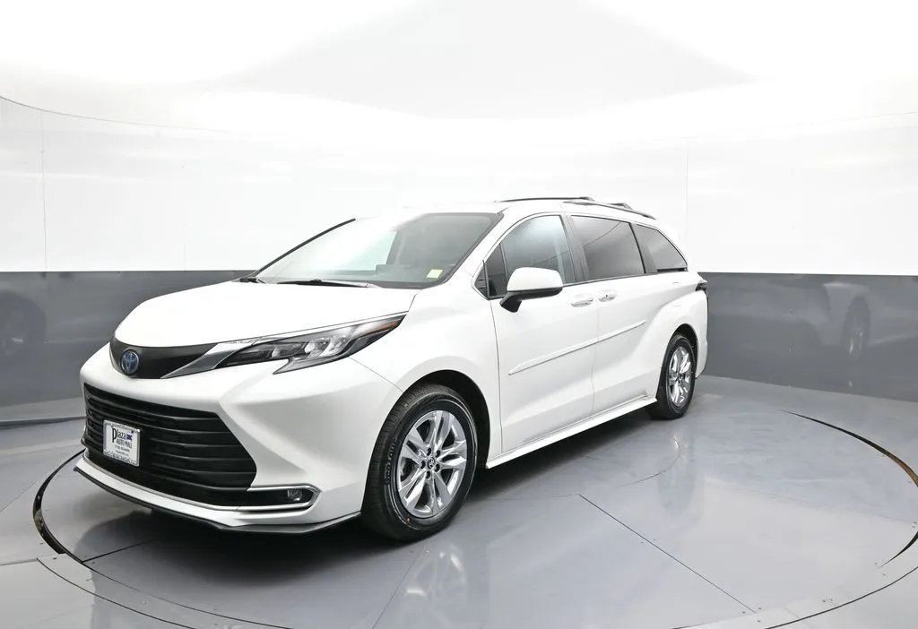 Unknown 2024 Toyota Sienna XLE for sale in Brooklyn, NY