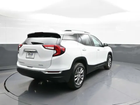 More photos of 2022 GMC Terrain SLT at Acura of Brooklyn, NY